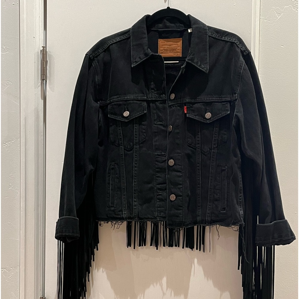 Like-New Black Denim Levi’s Jacket with Suede Feingw